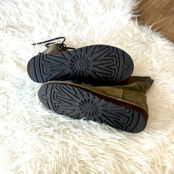 Women’s Ugg boots - Picture 4 of 9